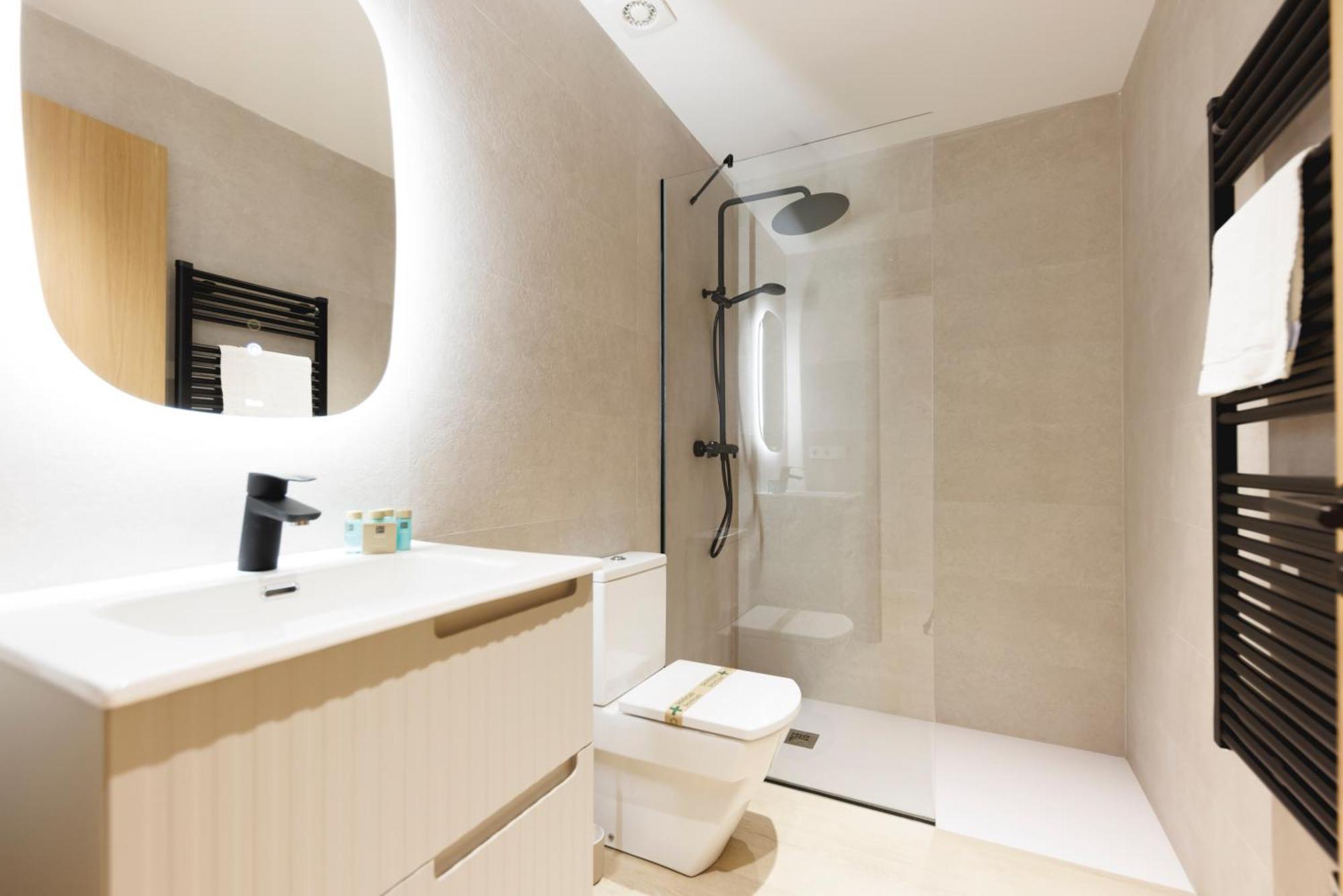 Bravissimo Centre, Modern 2-Bedroom Apartment 赫罗纳 外观 照片